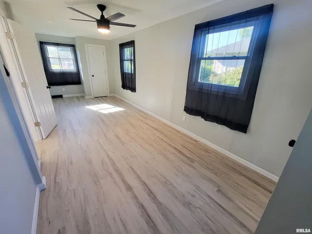 $159,999 | 306 Bible Street, Flora, IL 62839