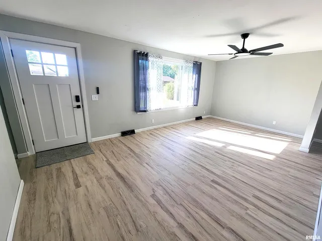 $159,999 | 306 Bible Street, Flora, IL 62839