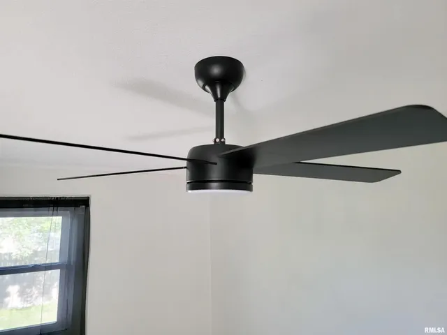 $159,999 | 306 Bible Street, Flora, IL 62839