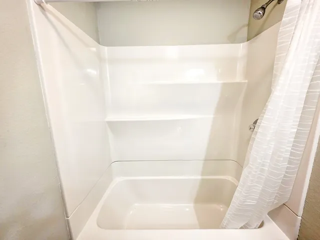 $159,999 | 306 Bible Street, Flora, IL 62839