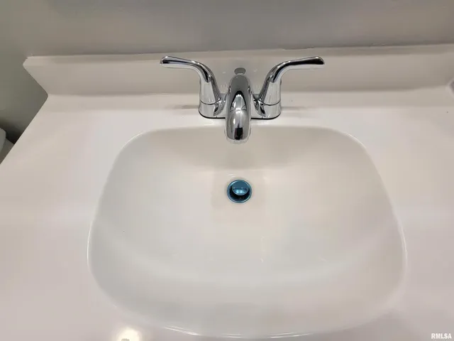 $159,999 | 306 Bible Street, Flora, IL 62839