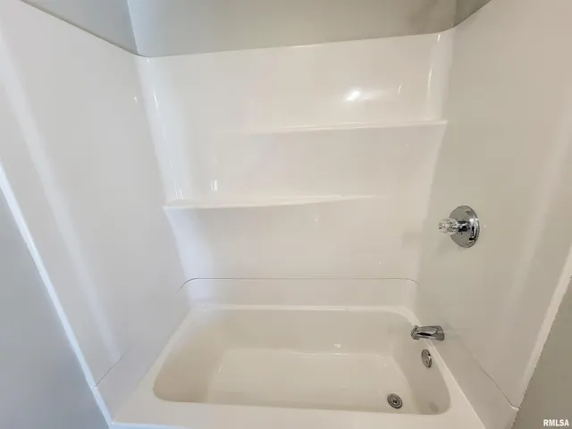 $159,999 | 306 Bible Street, Flora, IL 62839