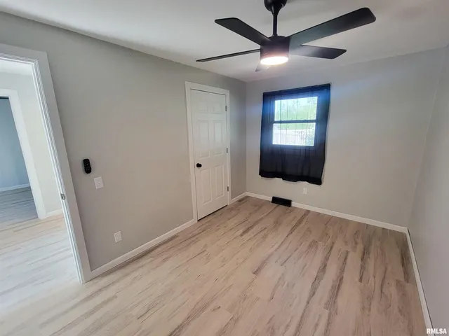 $159,999 | 306 Bible Street, Flora, IL 62839