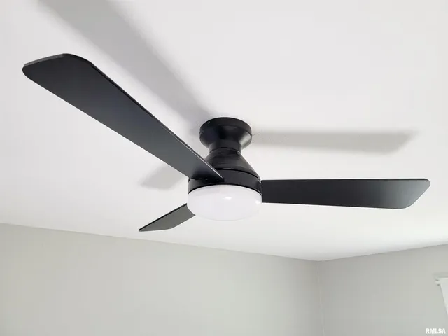 $159,999 | 306 Bible Street, Flora, IL 62839