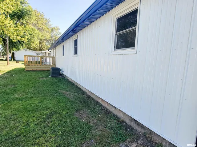 $159,999 | 306 Bible Street, Flora, IL 62839