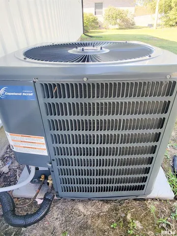 $159,999 | 306 Bible Street, Flora, IL 62839