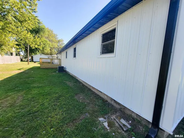 $159,999 | 306 Bible Street, Flora, IL 62839