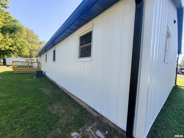 $159,999 | 306 Bible Street, Flora, IL 62839