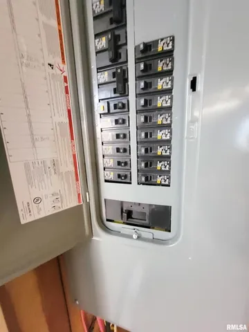 $159,999 | 306 Bible Street, Flora, IL 62839