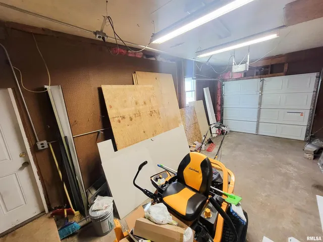 $159,999 | 306 Bible Street, Flora, IL 62839