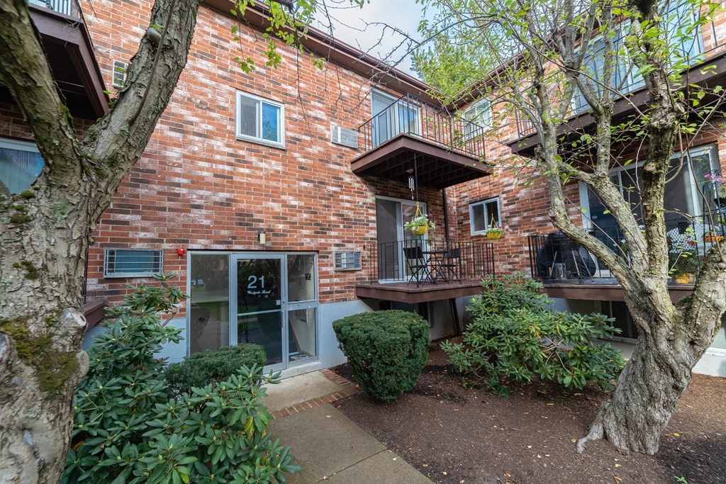 21 Westgate Road, Unit 3 Boston, MA 02467 - Photo 2 of 20