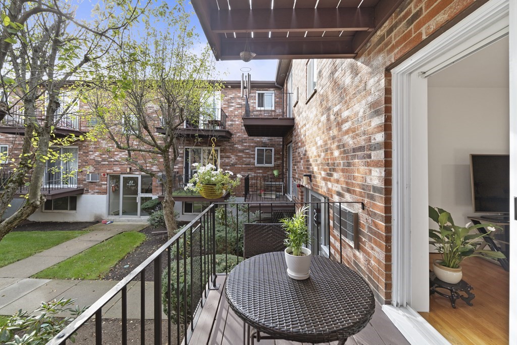 21 Westgate Road, Unit 3 Boston, MA 02467 - Photo 4 of 20