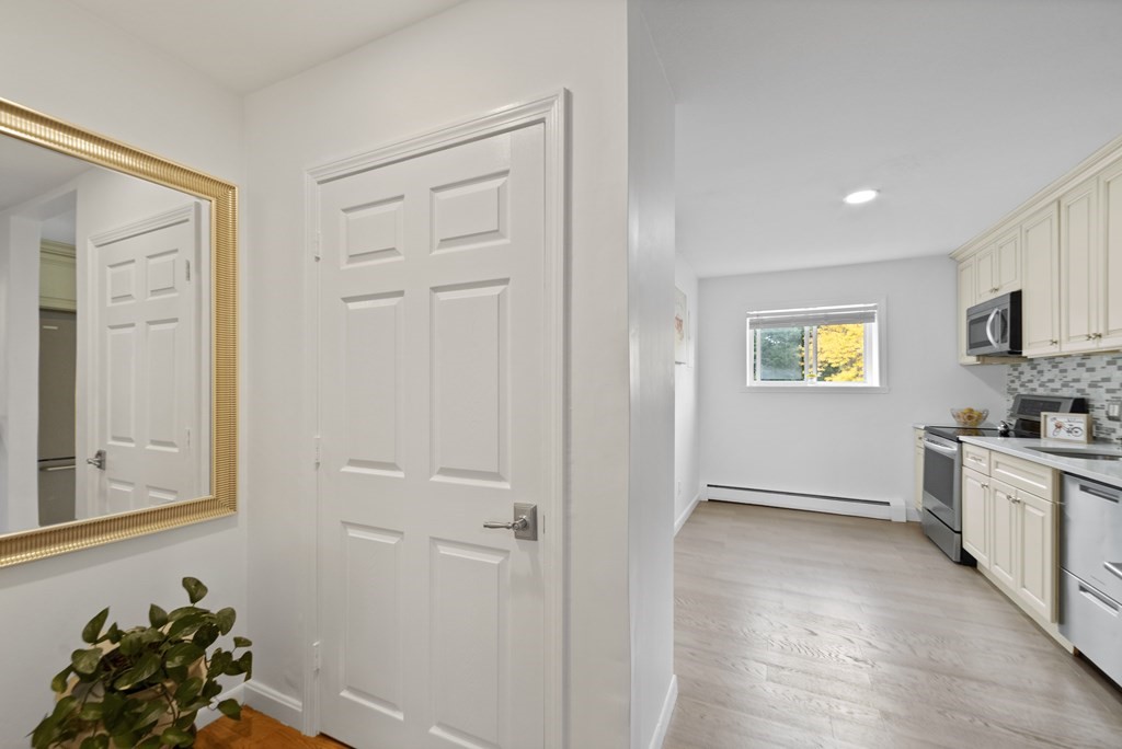 21 Westgate Road, Unit 3 Boston, MA 02467 - Photo 5 of 20