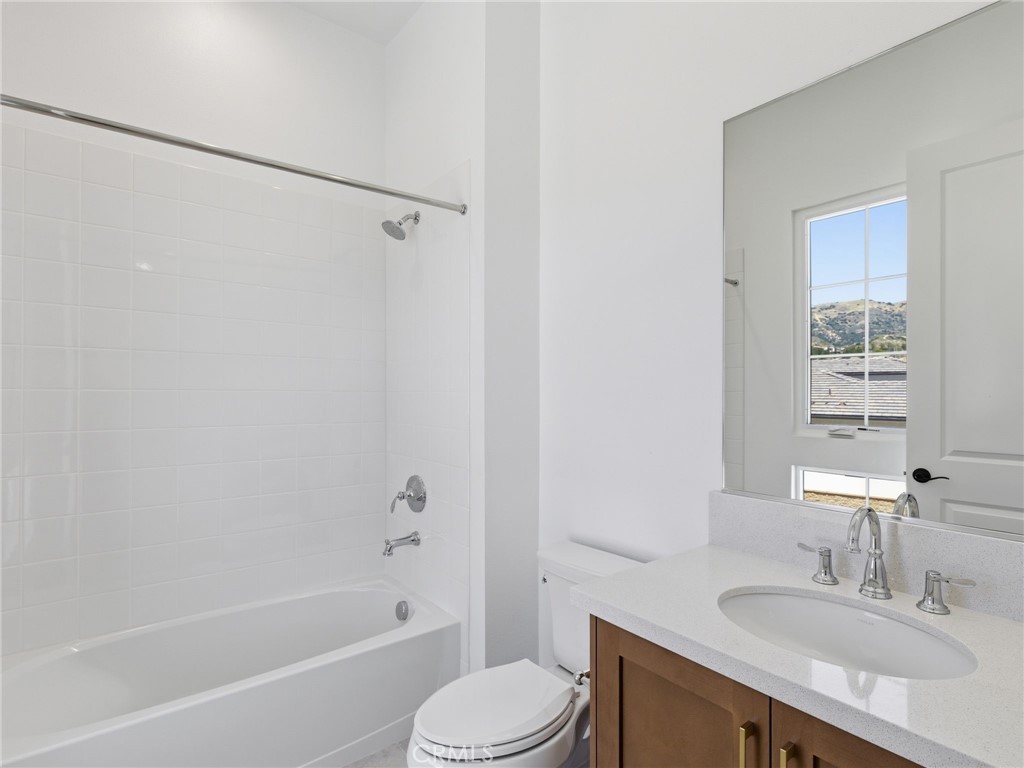 11850 Red Hawk Lane Porter Ranch, CA 91326 - Photo 42 of 51 Secondary Bathroom 3: Fernwood Italianate - The Ridge Collection at Bella Vista - Homesite 68