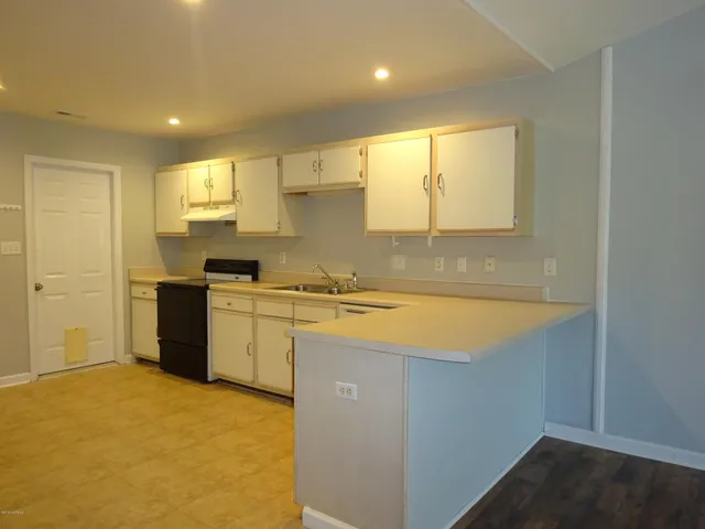 $1,350 | 212 Faison Lane, Hubert, NC 28539