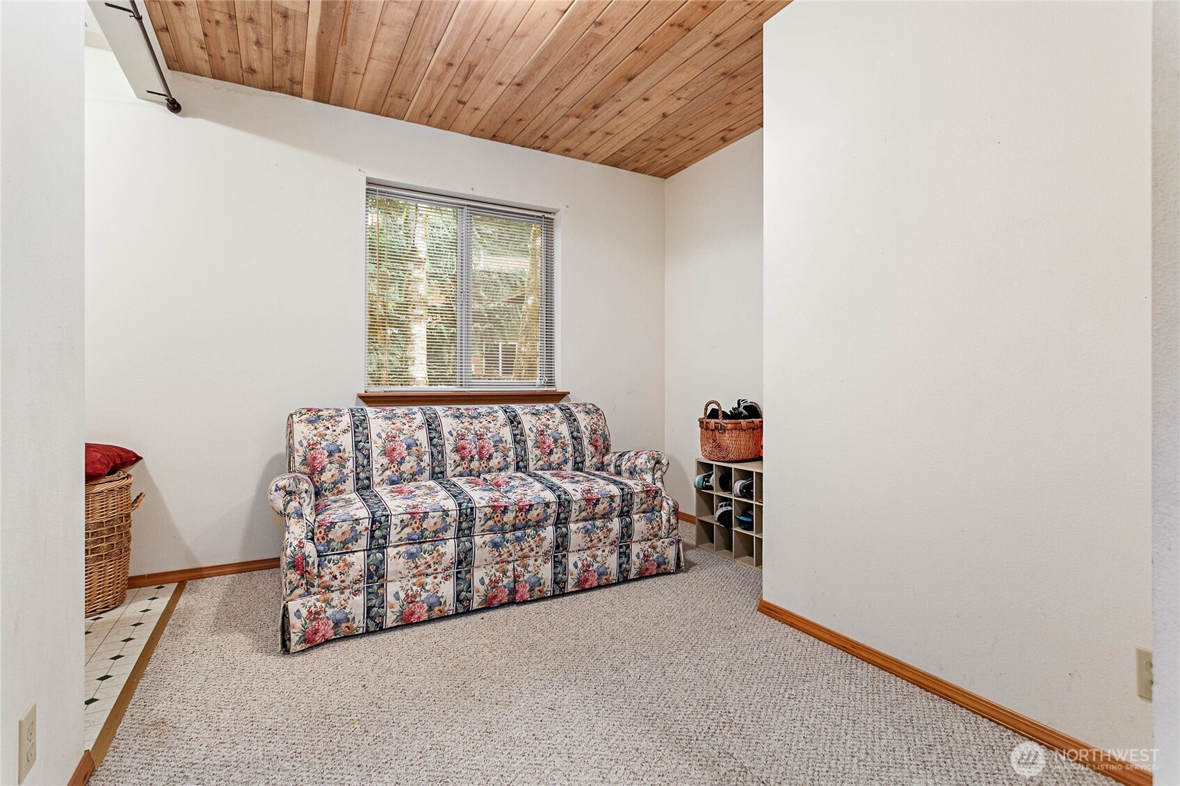 22014 Pinnacle Road Glacier, WA 98244 - Photo 18 of 31 a view of entryway with livingroom