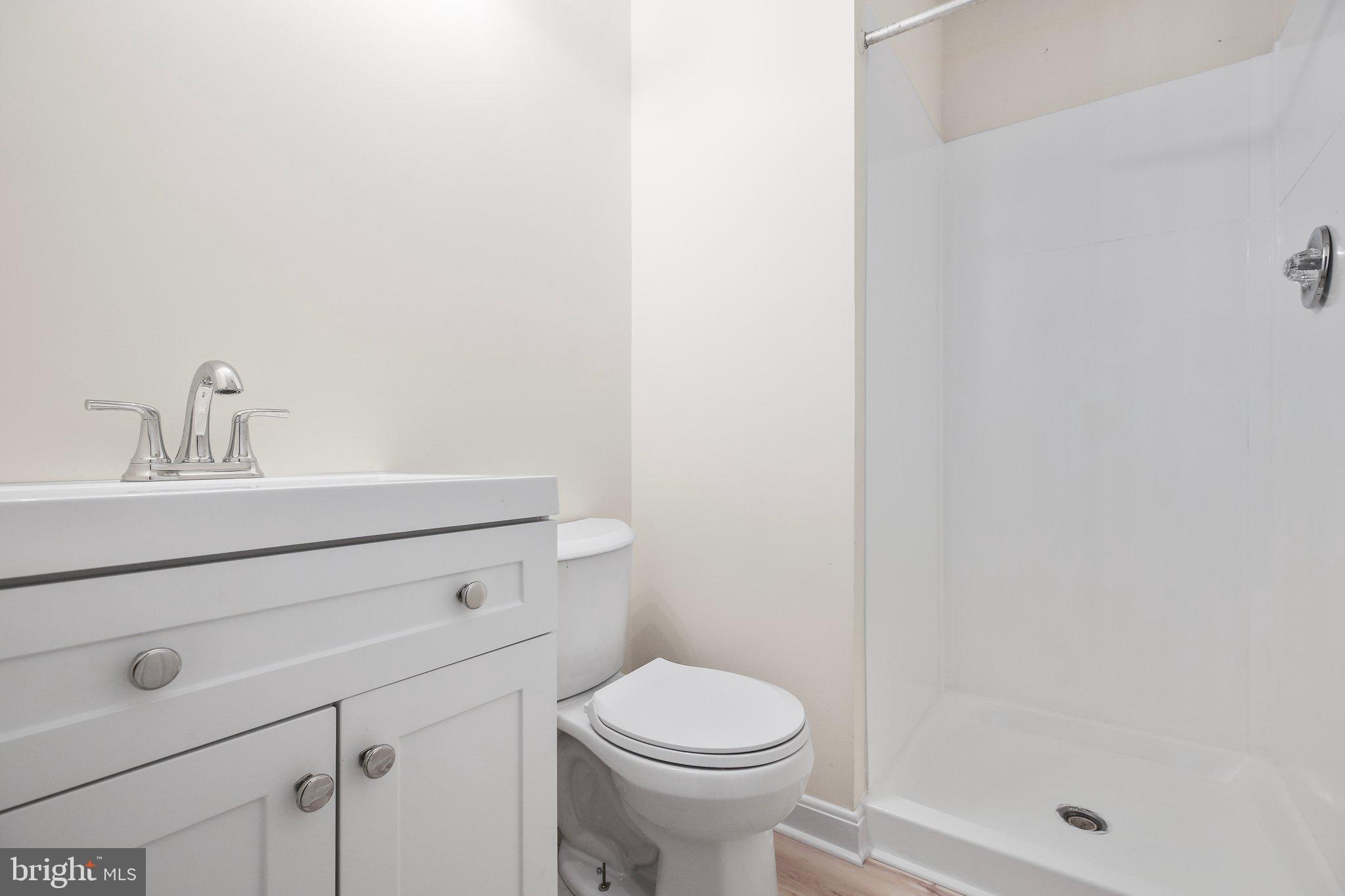 29018 Tatum Road Unionville, VA 22567 - Photo 23 of 33 Second level full bath with stand up shower