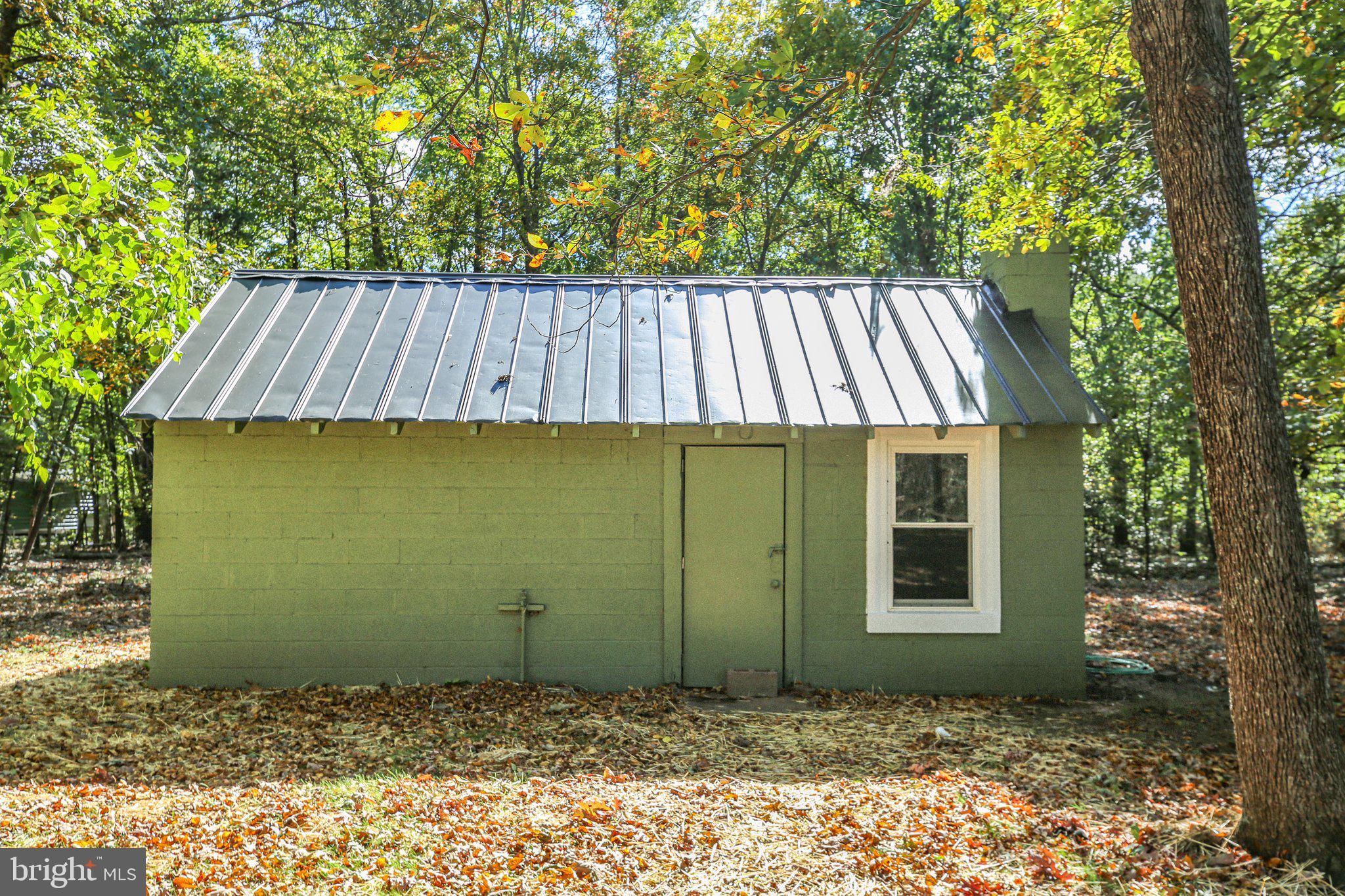 29018 Tatum Road Unionville, VA 22567 - Photo 29 of 33 Storage shed, could be used as a work shop !