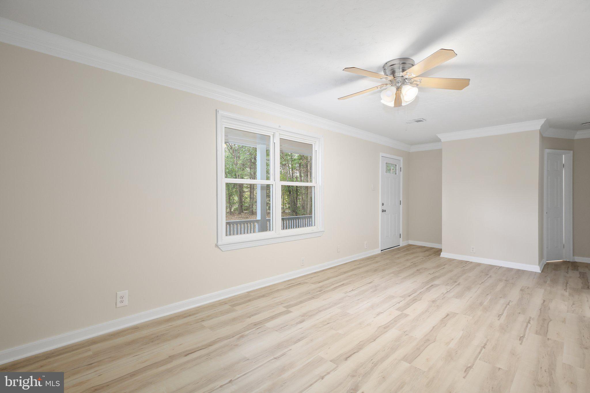 29018 Tatum Road Unionville, VA 22567 - Photo 8 of 33 Family room with LVP flooring