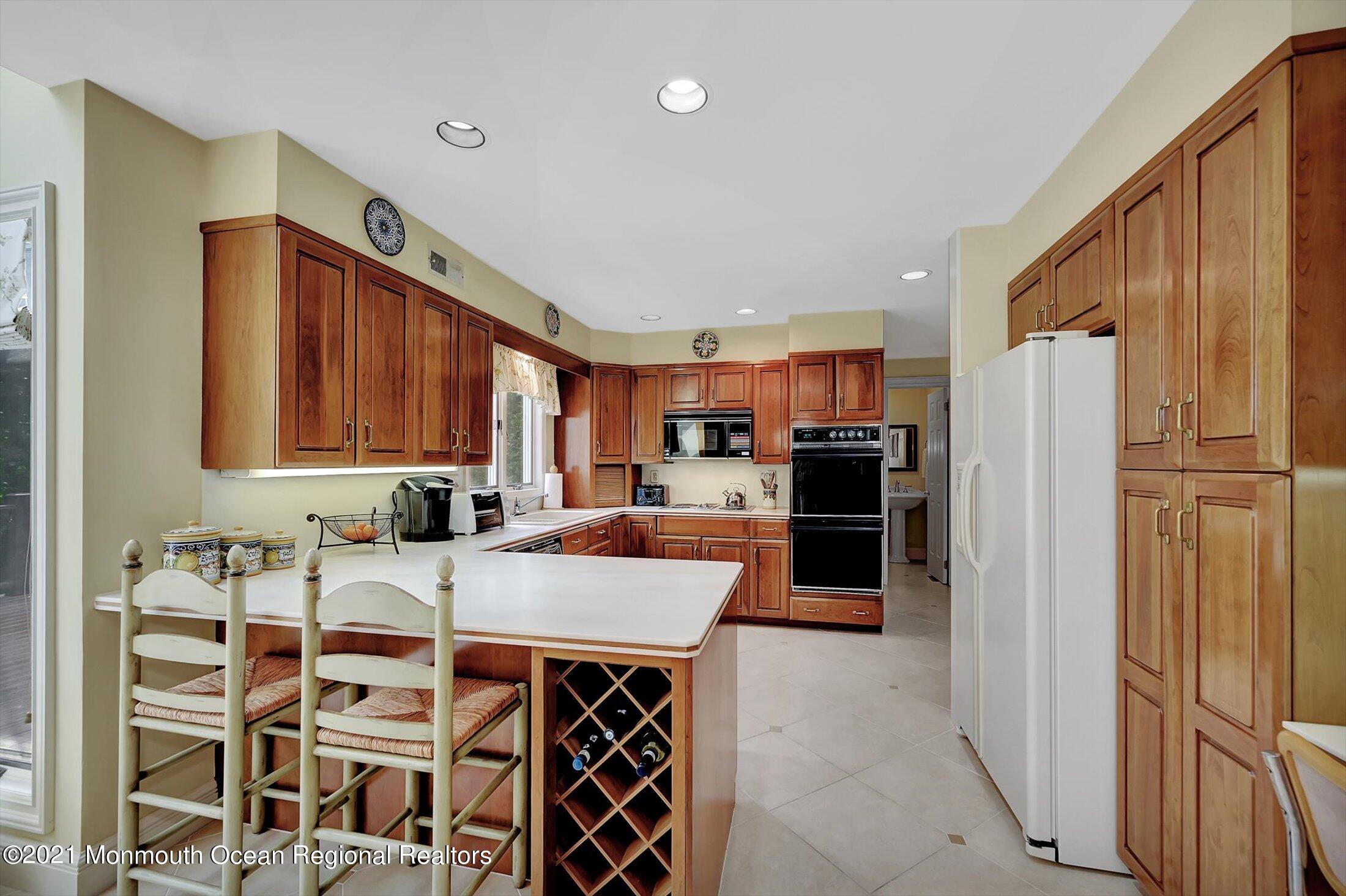 11 Ridge Hill Way Holmdel, NJ 07733 - Photo 11 of 46 12-Kitchen