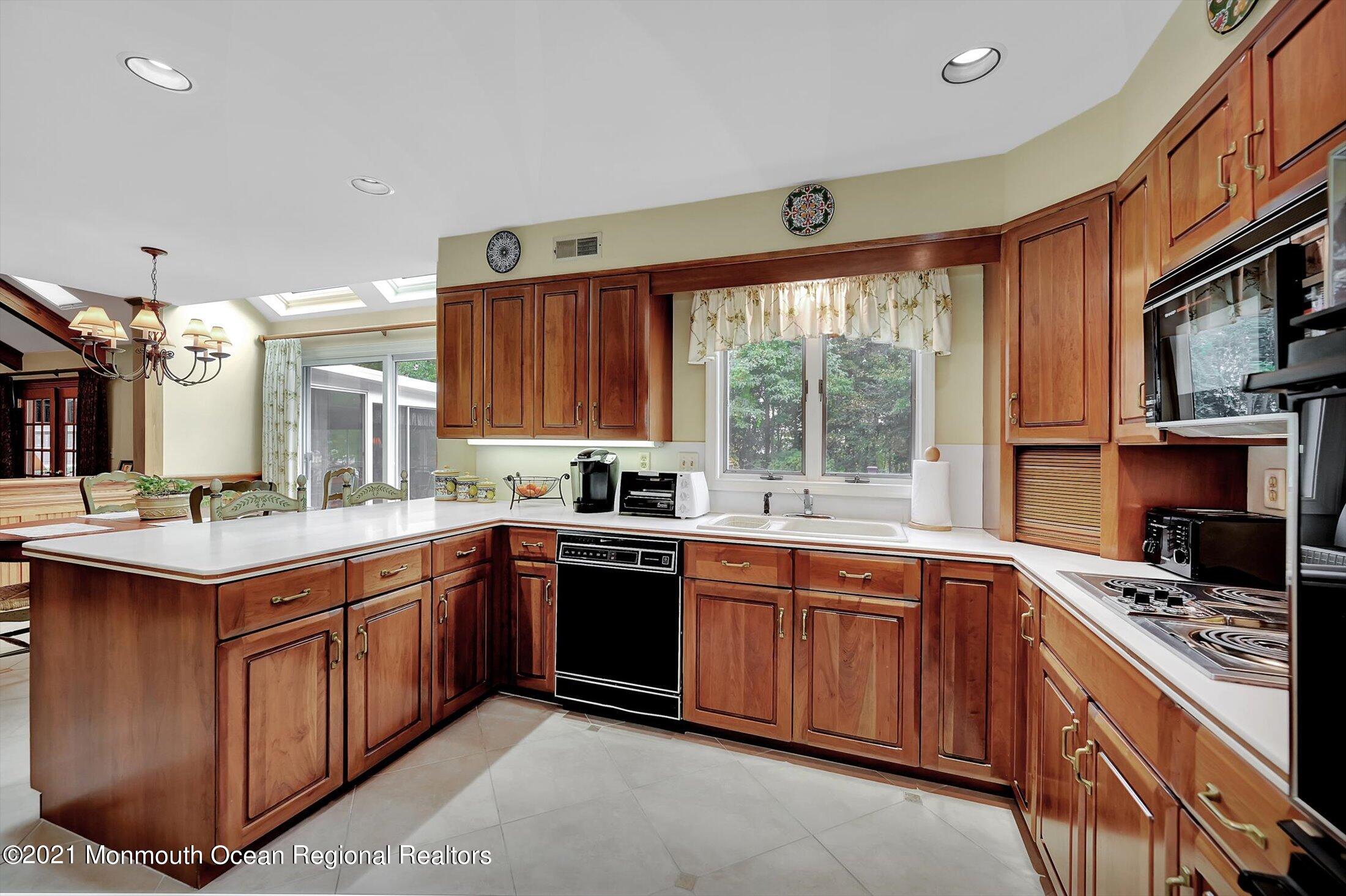 11 Ridge Hill Way Holmdel, NJ 07733 - Photo 12 of 46 13-Kitchen