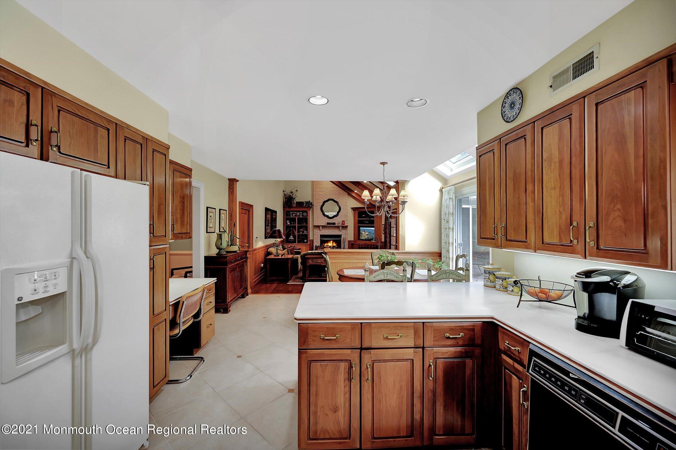 11 Ridge Hill Way Holmdel, NJ 07733 - Photo 13 of 46 14-Kitchen View