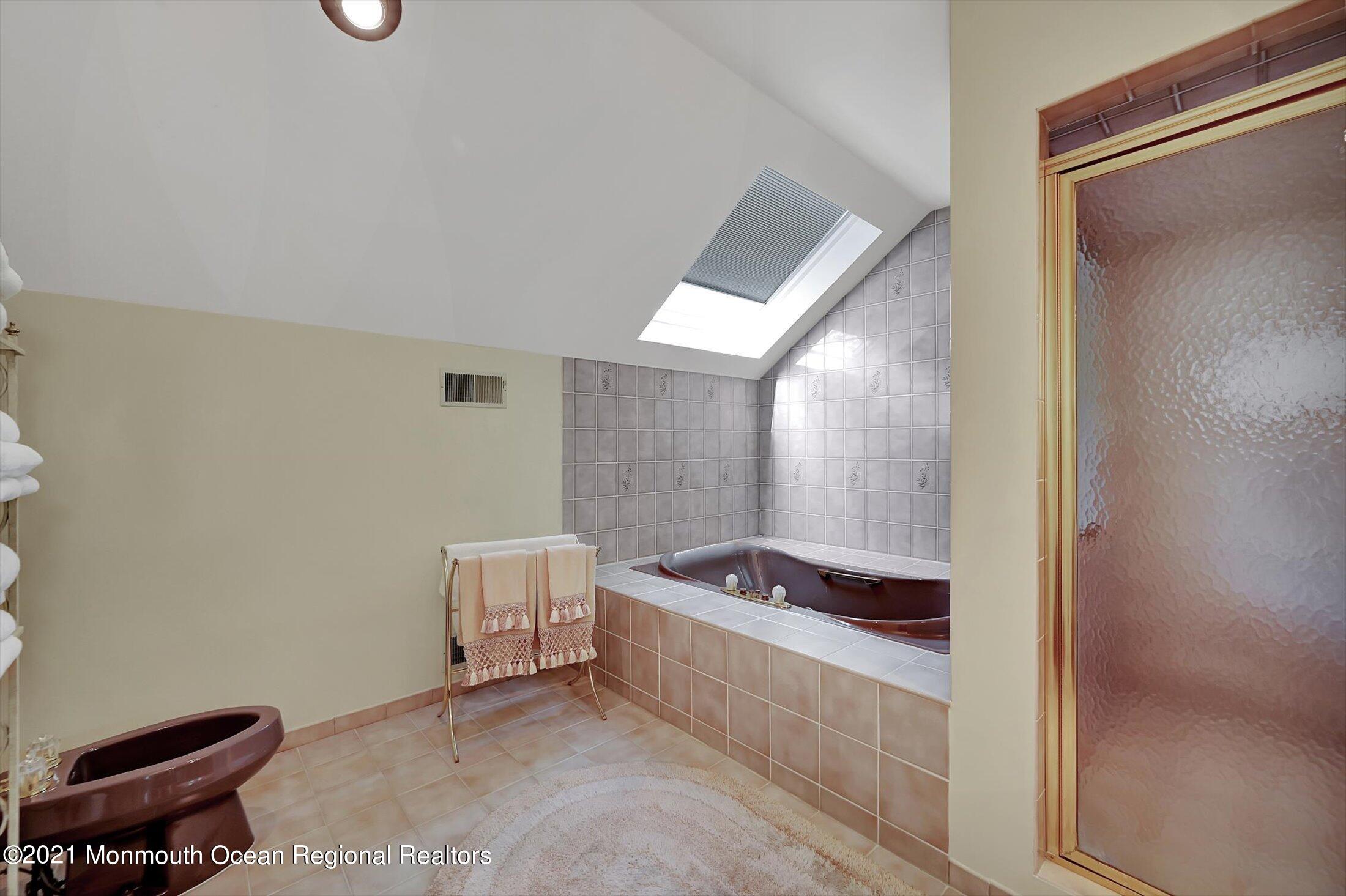 11 Ridge Hill Way Holmdel, NJ 07733 - Photo 24 of 46 25-Master Bathroom