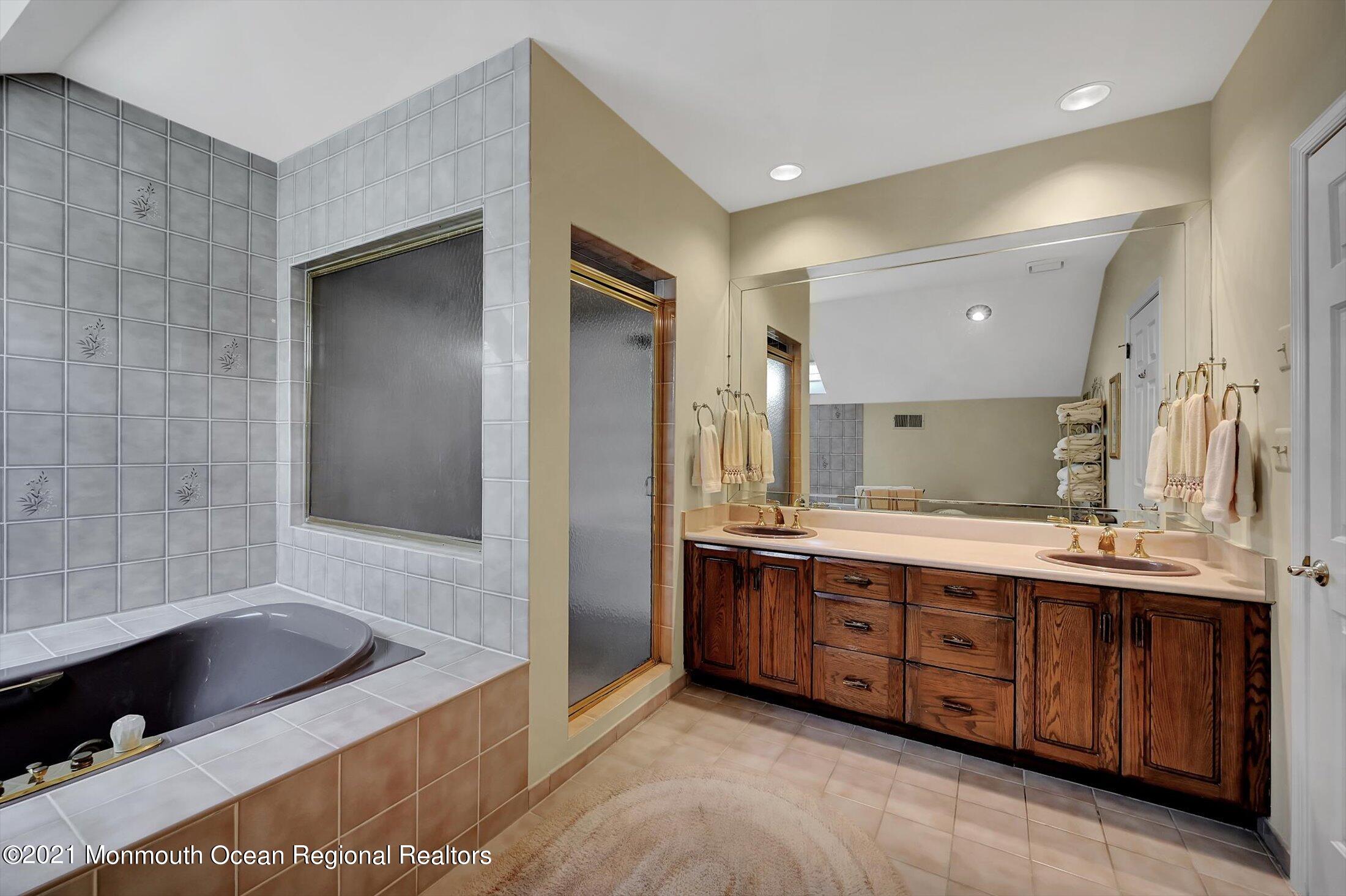 11 Ridge Hill Way Holmdel, NJ 07733 - Photo 25 of 46 26-Master Bathroom