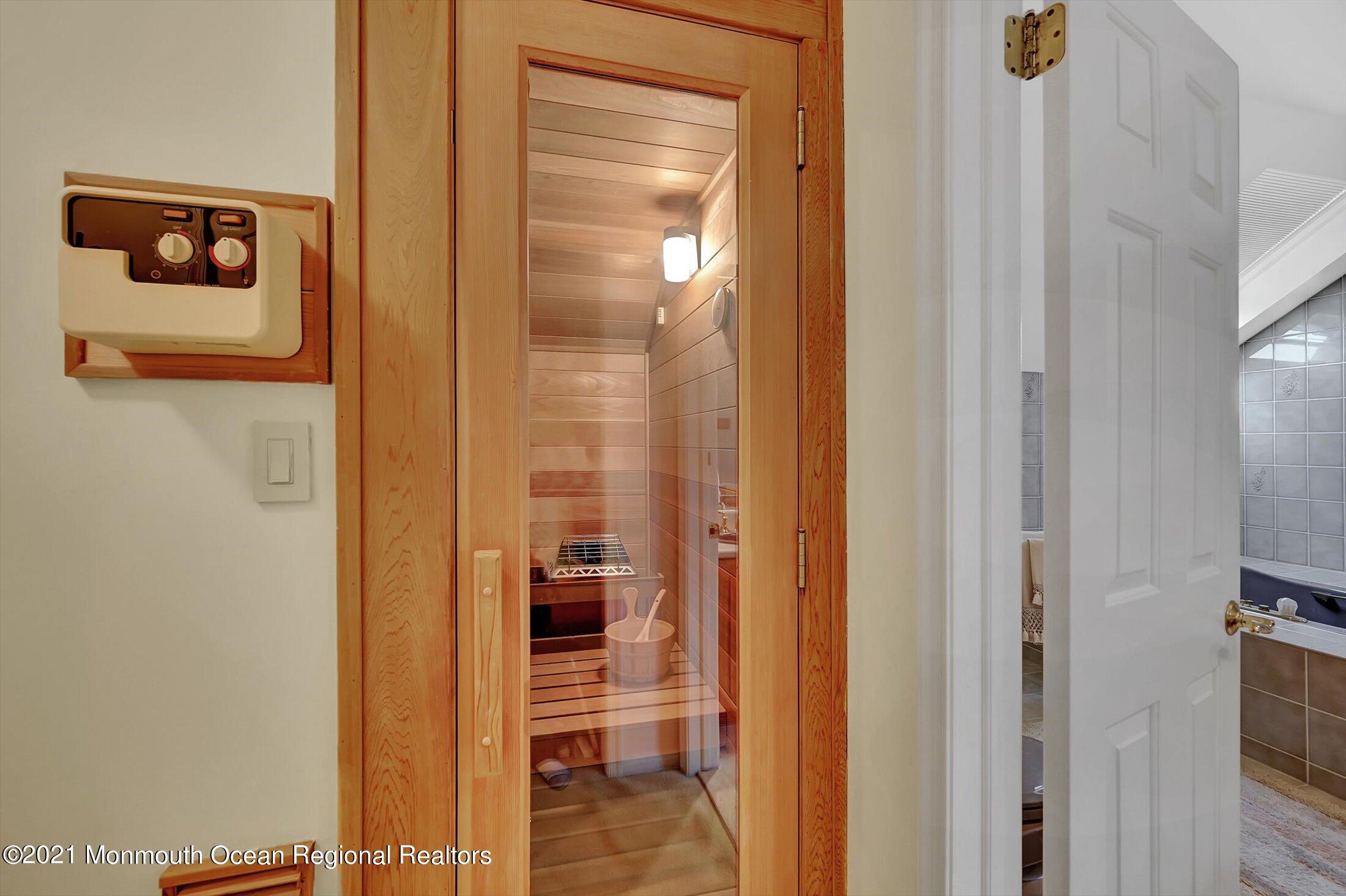 11 Ridge Hill Way Holmdel, NJ 07733 - Photo 26 of 46 27-Sauna