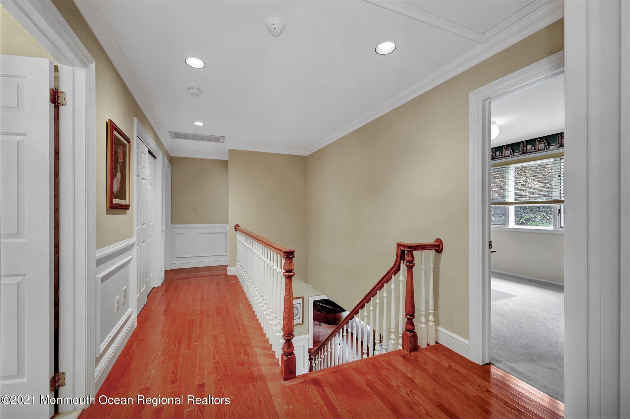 11 Ridge Hill Way Holmdel, NJ 07733 - Photo 27 of 46 28-Upstairs Hallway