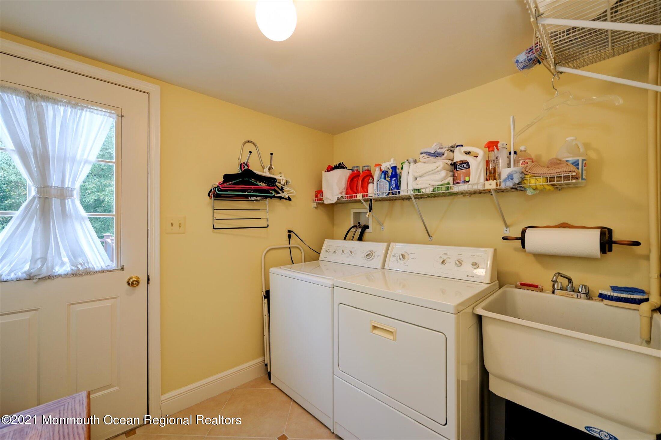 11 Ridge Hill Way Holmdel, NJ 07733 - Photo 35 of 46 36-Laundry