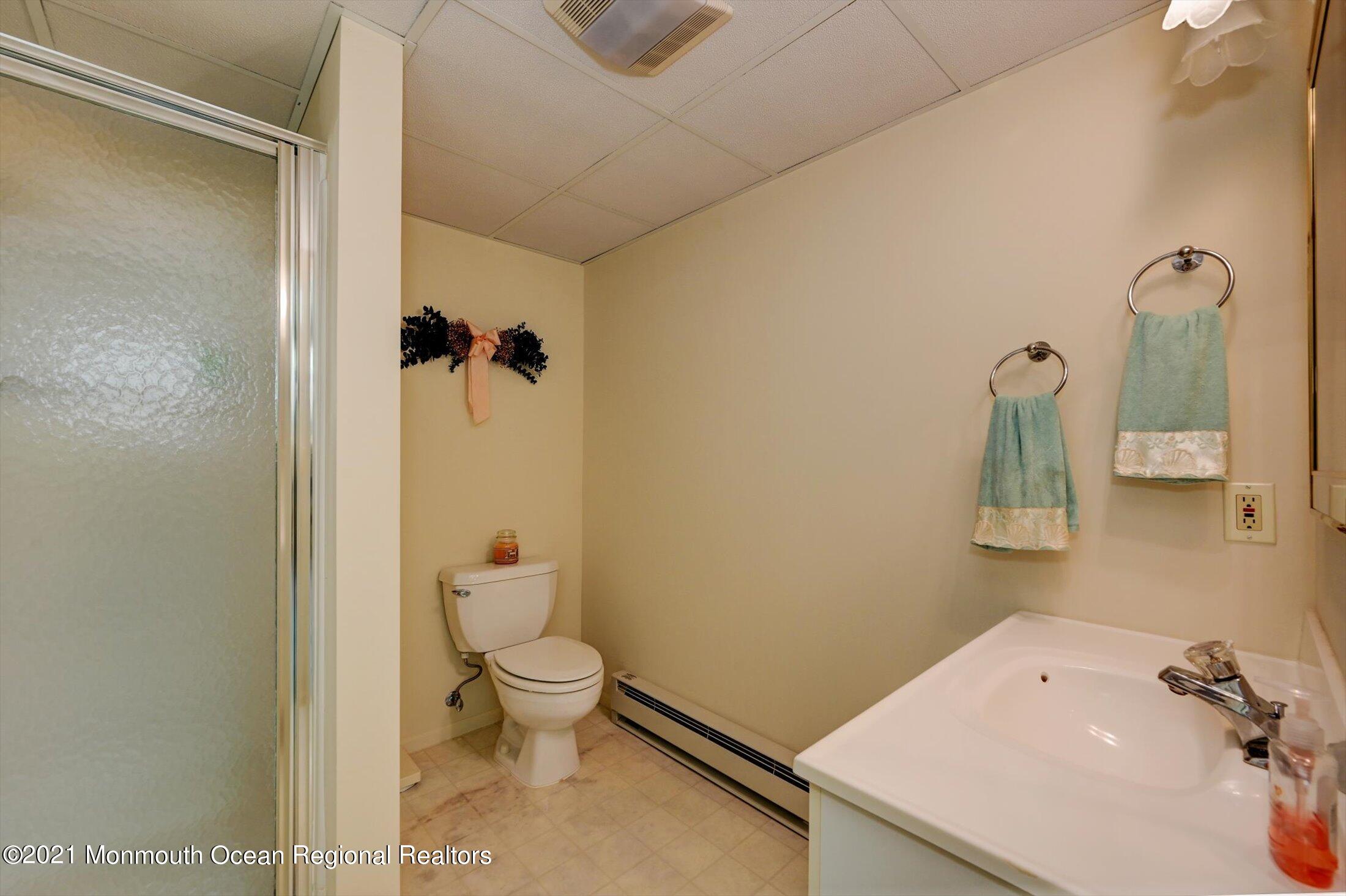 11 Ridge Hill Way Holmdel, NJ 07733 - Photo 36 of 46 37-Bathroom