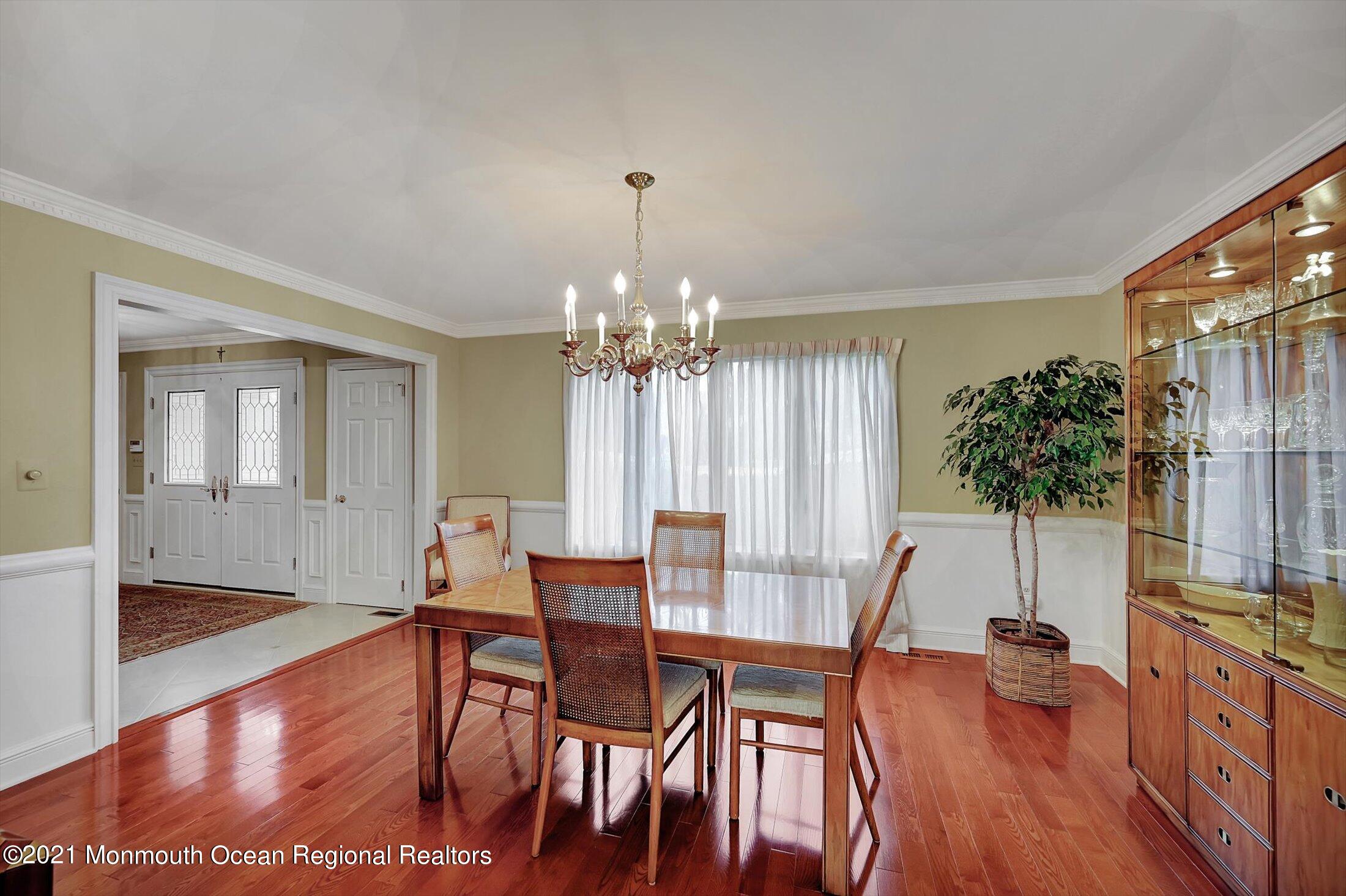 08-Dining Room