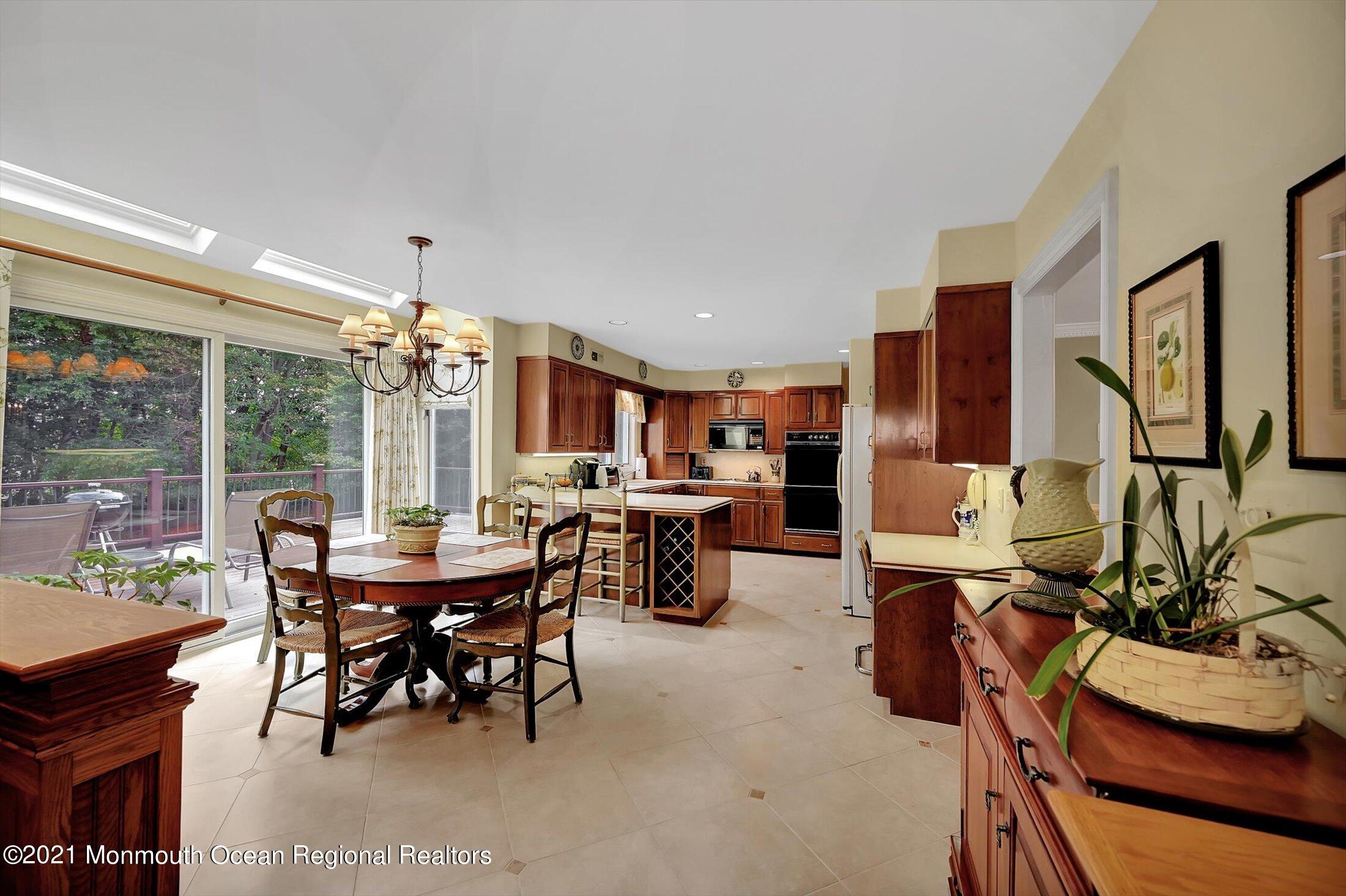 11 Ridge Hill Way Holmdel, NJ 07733 - Photo 8 of 46 09-Dinette into Kitchen