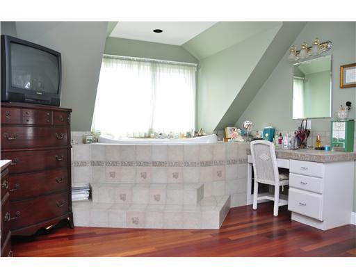 242 Veranda Street Portland, ME 04103 - Photo 19 of 20 Bathroom.