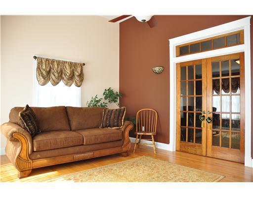 242 Veranda Street Portland, ME 04103 - Photo 9 of 20 Living Room.