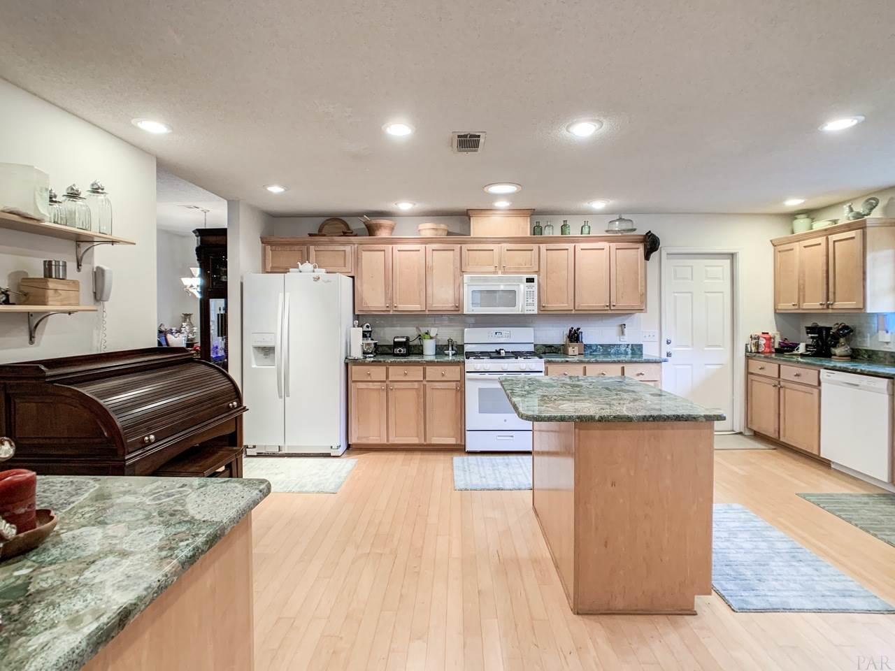 465 Turnberry Road Cantonment, FL 32533 - Photo 5 of 38 Gallery Image 5