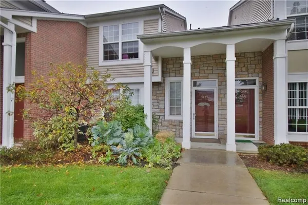 $1,800 | 5445 Pine Aires Drive, Unit 124, Sterling Heights, MI 48314