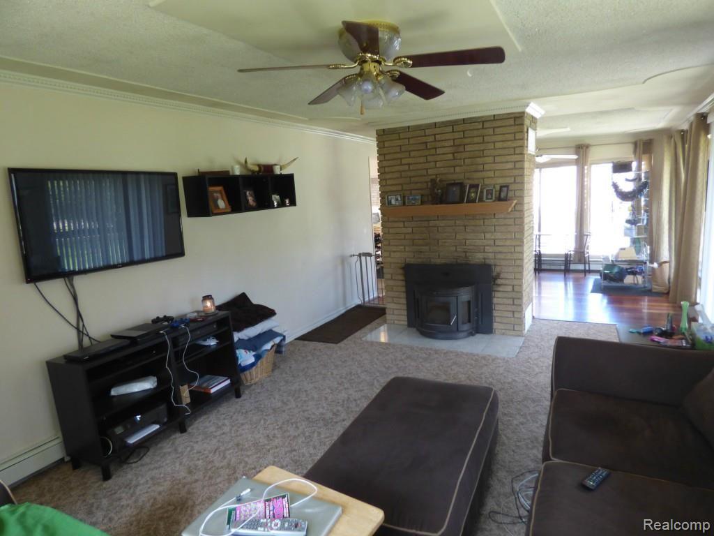 10578 Dewitt Road Belleville, MI 48111 - Photo 7 of 41 P1120405.jpg