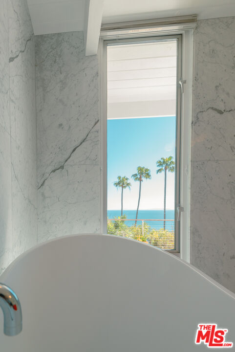 20647 Seaboard Road Malibu, CA 90265 - Photo 12 of 35