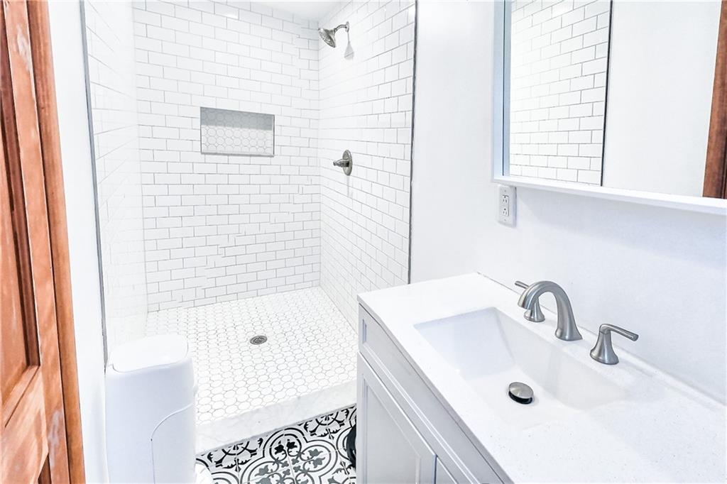 5033 Grove Road Pittsburgh, PA 15236 - Photo 8 of 15 Gallery Image 8