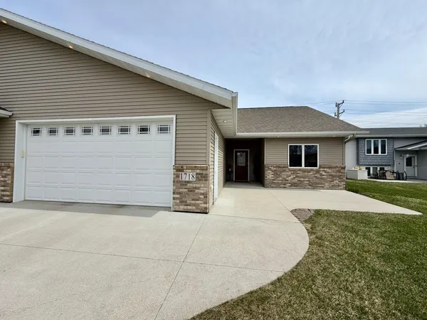 $399,900 | 1718 12th Street North, Wahpeton, ND 58075