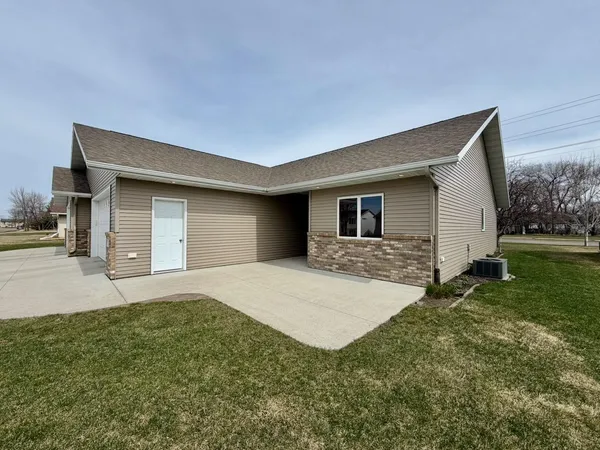 $399,900 | 1718 12th Street North, Wahpeton, ND 58075