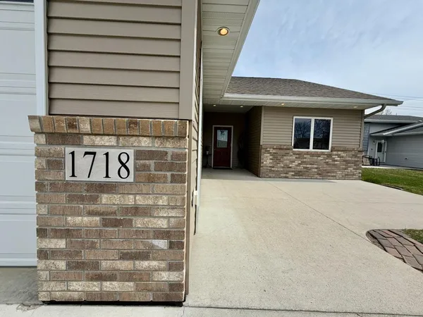 $399,900 | 1718 12th Street North, Wahpeton, ND 58075