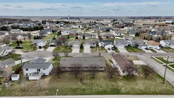 $399,900 | 1718 12th Street North, Wahpeton, ND 58075