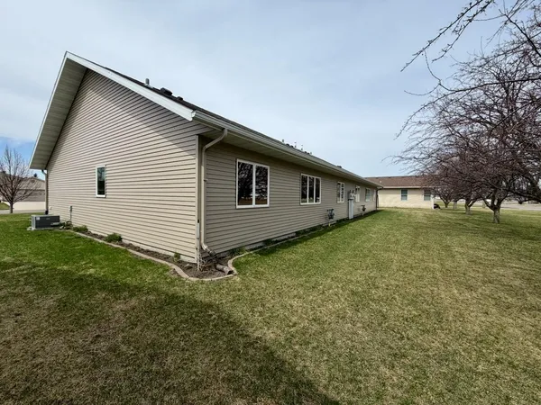 $399,900 | 1718 12th Street North, Wahpeton, ND 58075