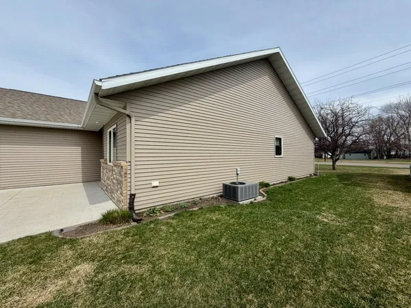 $399,900 | 1718 12th Street North, Wahpeton, ND 58075