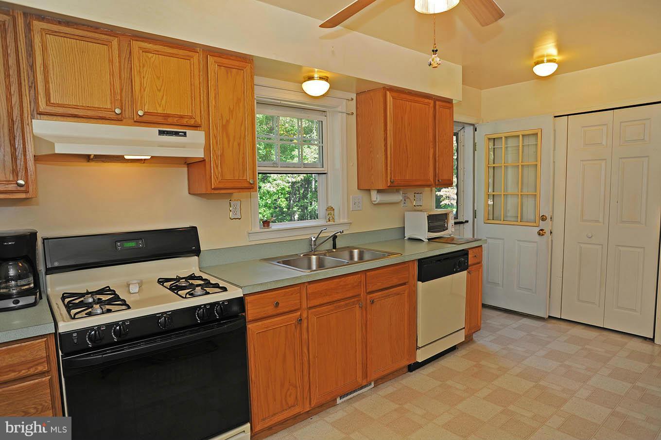 2804 Paper Mill Road Phoenix, MD 21131 - Photo 9 of 26 Kitchen