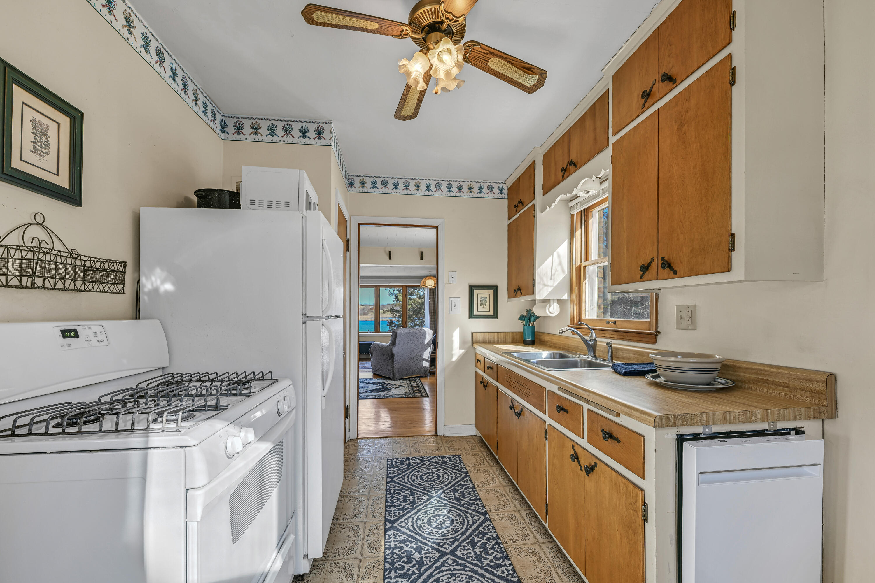 N6997 Oakwood Road Richmond, WI 53190 - Photo 14 of 43 Kitchen