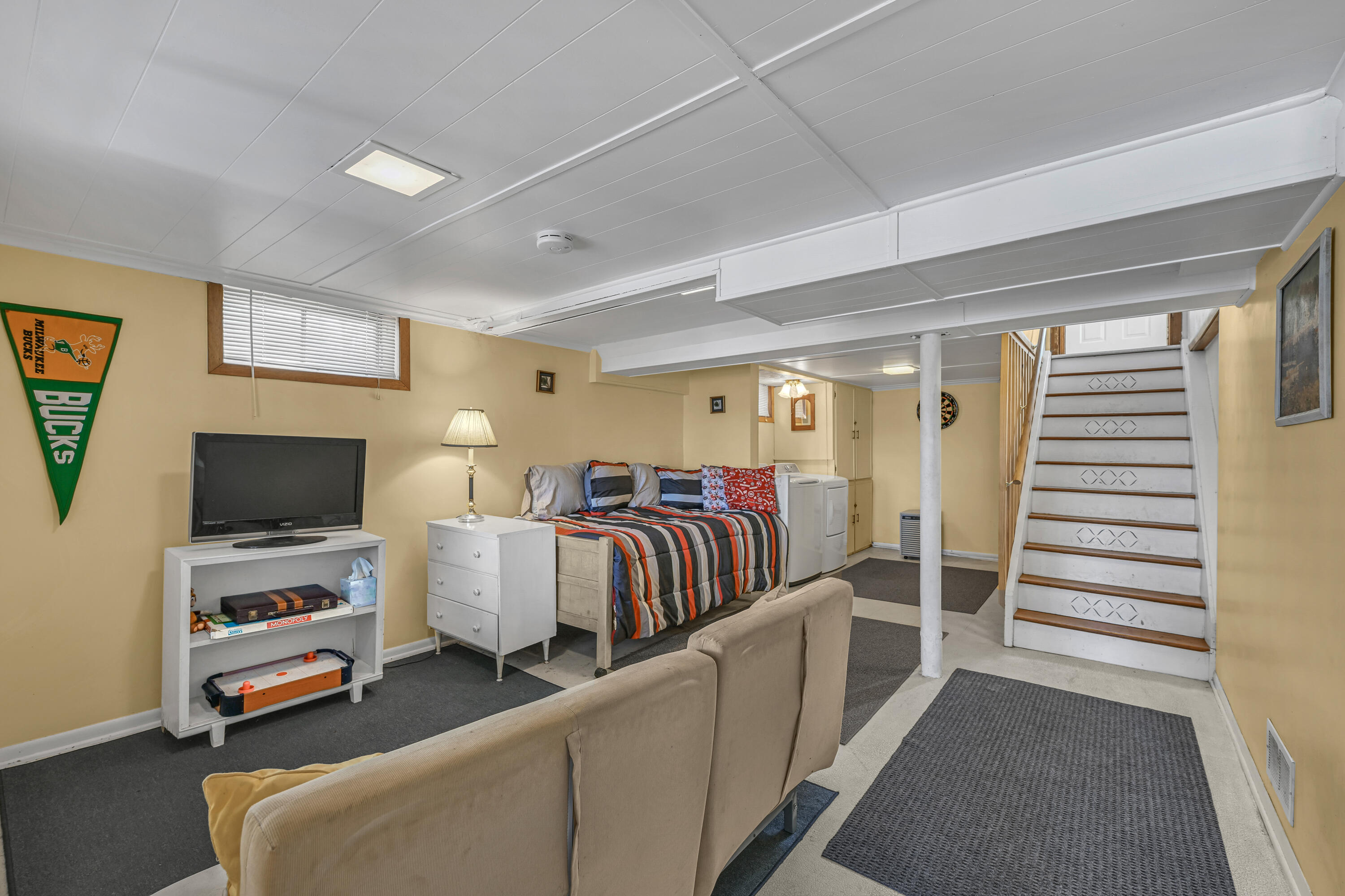 N6997 Oakwood Road Richmond, WI 53190 - Photo 23 of 43 Lower living room